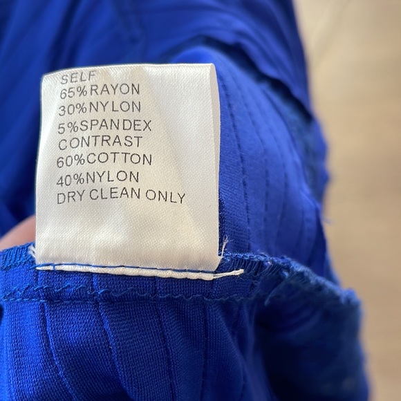 Tadashi Shoji Pintucked Jersey Gown with Lace Illusion Neck - Size Large - Picture 4 of 7